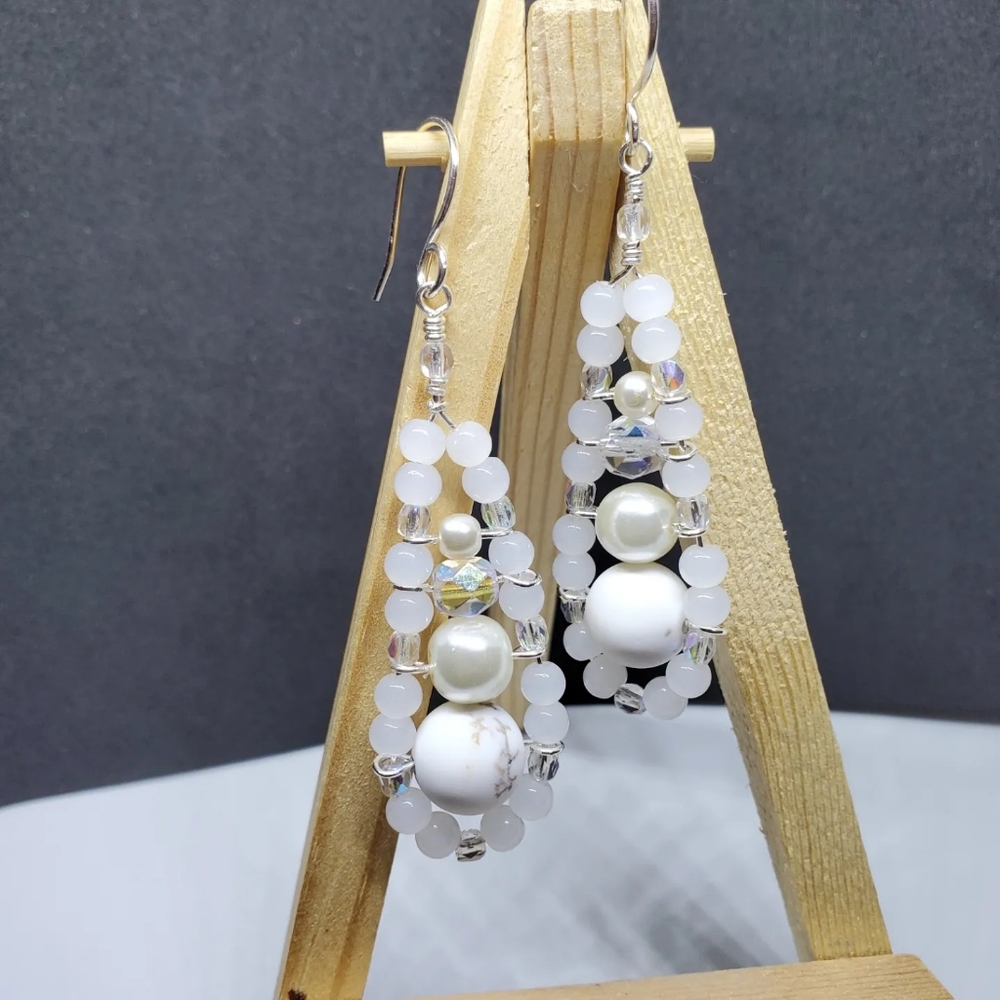 Pearl earrings with crystals
